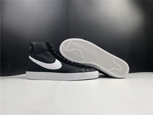 Authentic Nike Blezer Mid-001