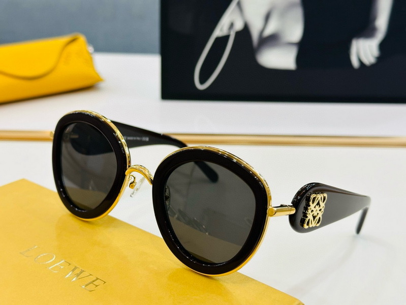 Loewe Sunglasses(AAAA)-225