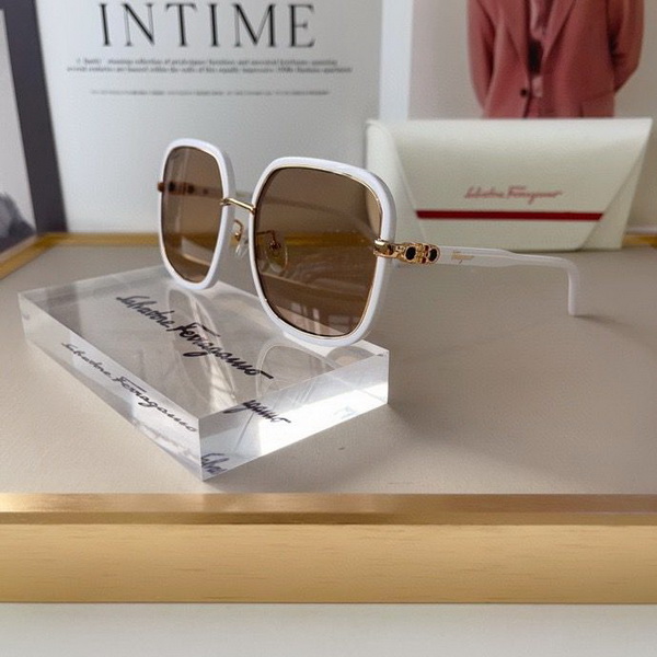 Ferragamo Sunglasses(AAAA)-325