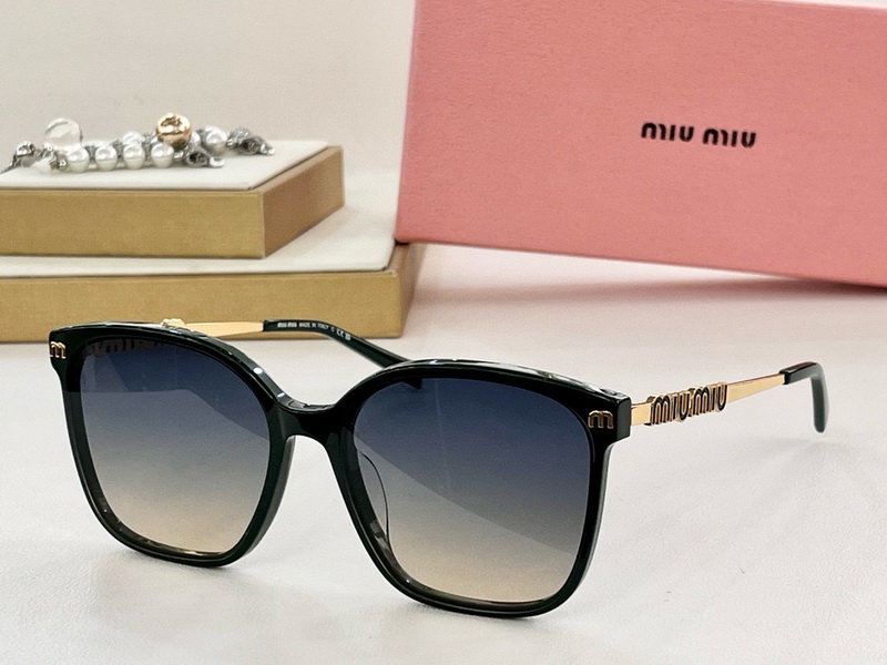 MiuMiu-561