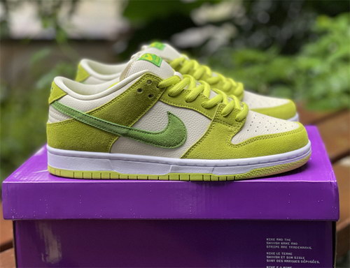 Nike SB Dunk Low “Green Apple”